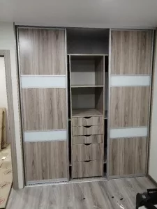 Встроенный шкаф купе ЮГ 1