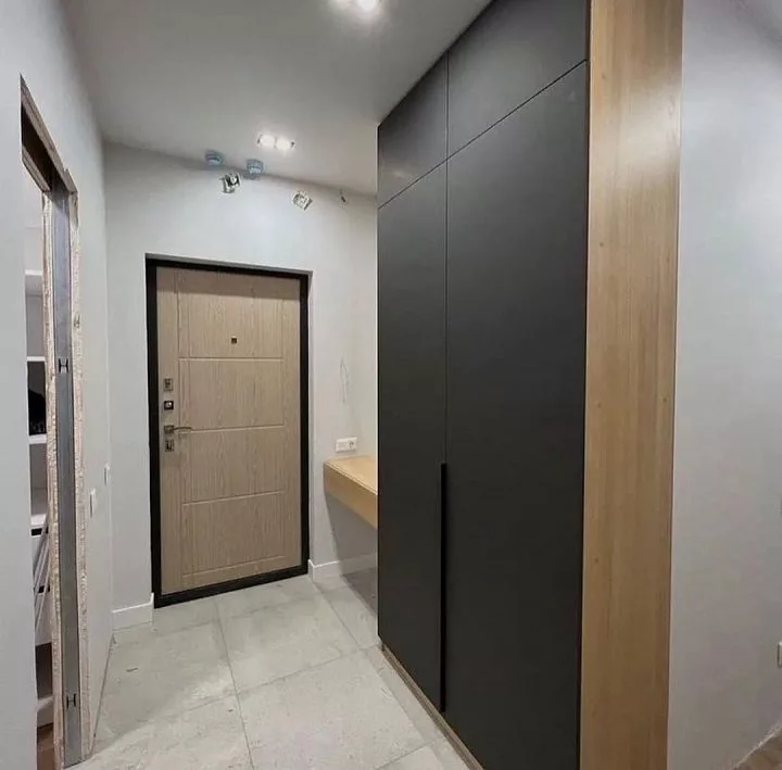 Прихожая «Тёмная вертикаль»